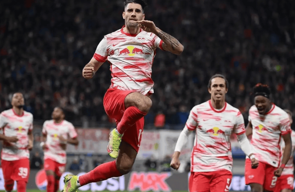 开云娱乐-赛前体能课后，莱比锡主帅复盘备战英超，球迷炸锅，年轻球员得到机会的简单介绍